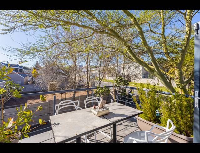 2 BEDROOM FREEHOLD TO LET IN KENRIDGE